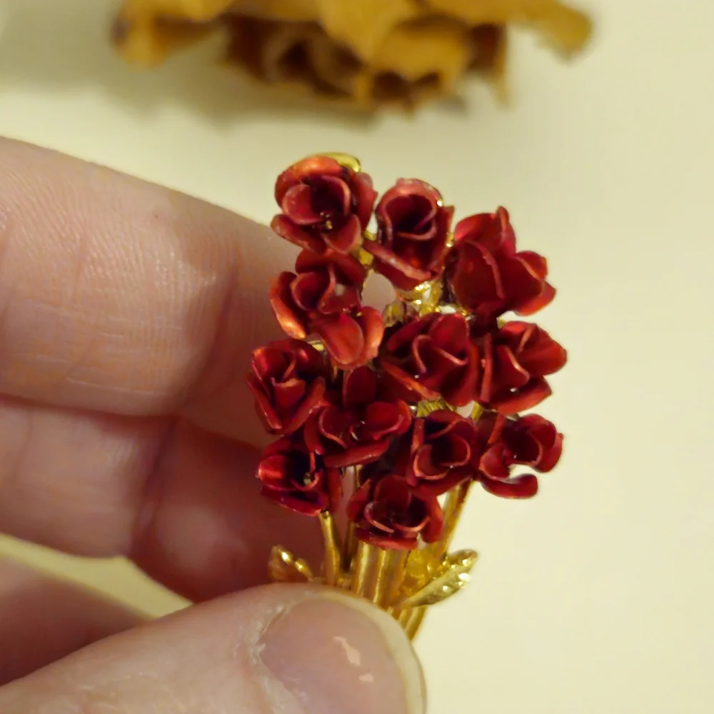 Vintage DM 97 Red Rose Bundle Brooch Golden Leaf Floral Brooch
